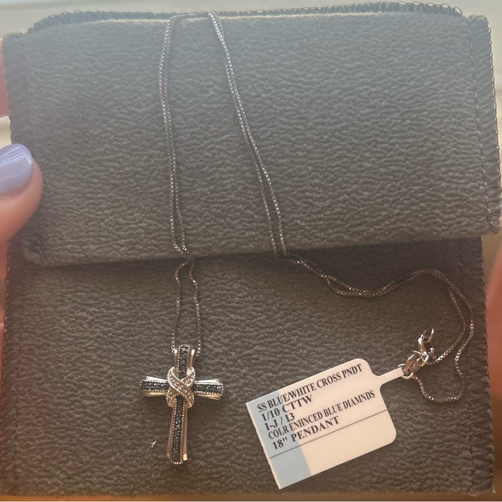 Elegant Silver Cross Pendant Necklace